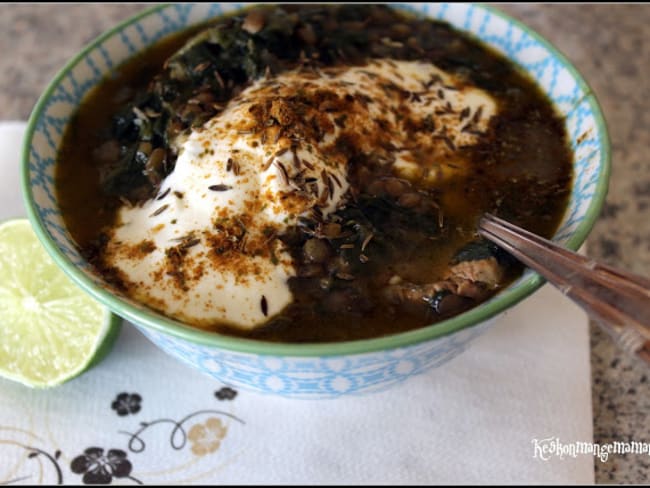 Soupe Libanaise aux lentilles et épinards , citron , cumin et yaourt