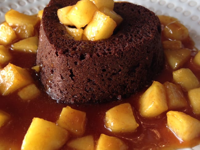 Coeur fondant au chocolat et pommes caramélisées