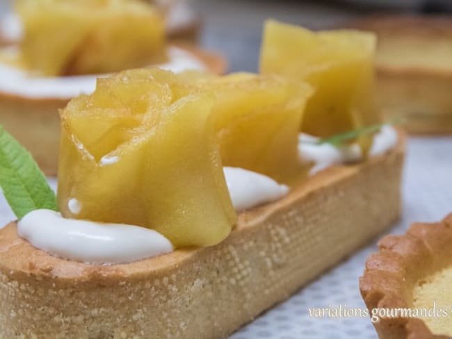 Tartelettes "éclairs" aux pommes "boutons de roses"