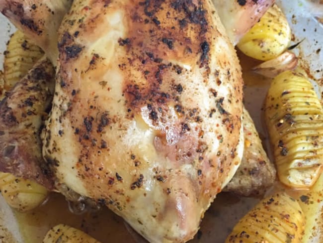 Le poulet fermier rôti au citron et à l'ail