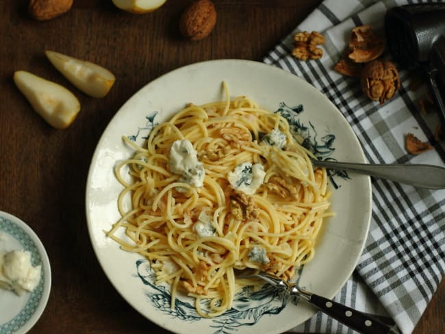 Spaghetti au gorgonzola, poires et noix