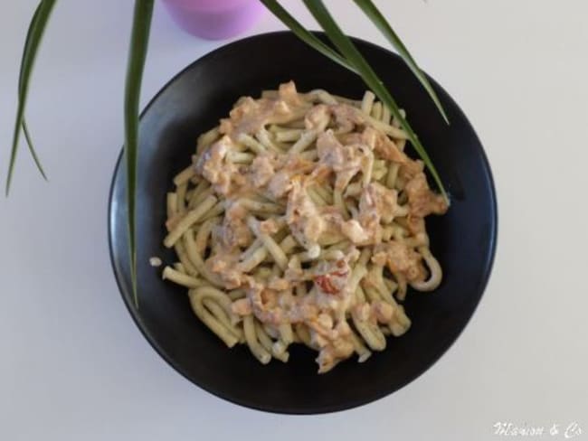 Macaroni maison au saumon fumé et tomates séchées