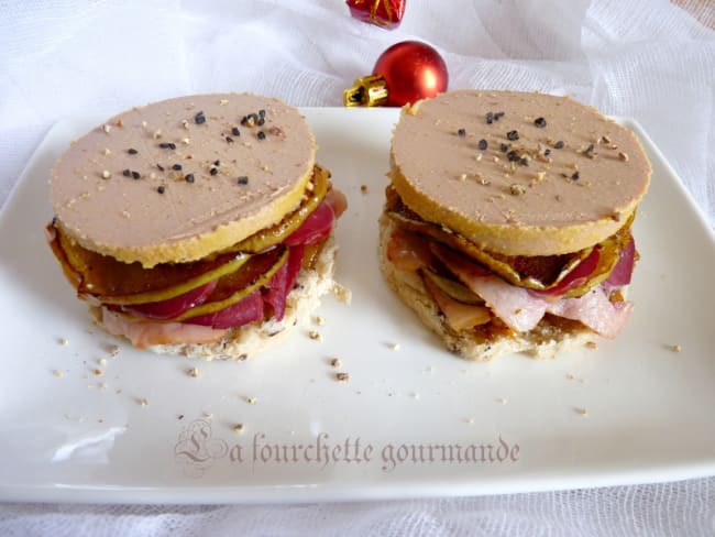 *Mille-feuilles de foie gras, magret fumé et pommes fondantes* -