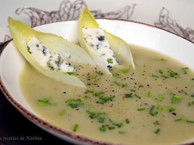 Potage aux chicons et roquefort