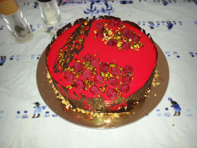 Entremet mousse framboise, mousse chocolat blanc vanille rose