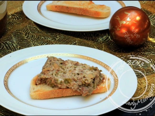 Terrine de campagne aux épices de Noël à déguster sur toasts grillés