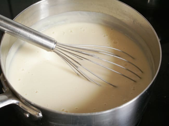 Sauce suprême ou sauce velouté de volaille crémé pour accompagner la poule-au-pot