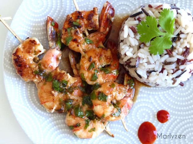 Brochettes de crevettes au gingembre, citron et huile de noix de coco