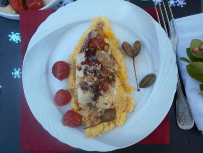 Pavé de turbot aux câpres, tomates cerises et tomates séchées sur polenta crémeuse