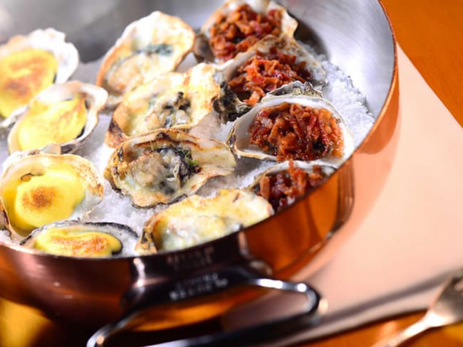 Huîtres gratinées norvégiennes au fromage bleu, crème et ciboulette