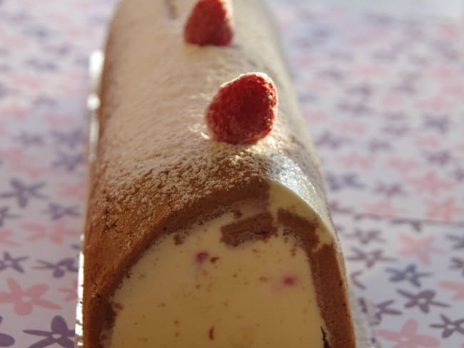 Bûche de noël chocolat blanc, framboises