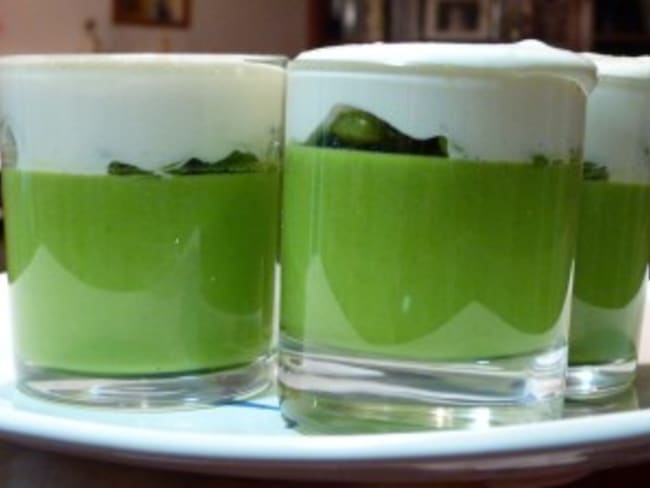 Panna cotta de petit pois, fèves et mousse de Roquefort