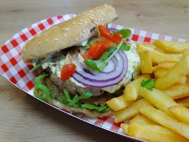 Hamburger boeuf et agneau à l'orientale, ketchup maison et sauce kébab