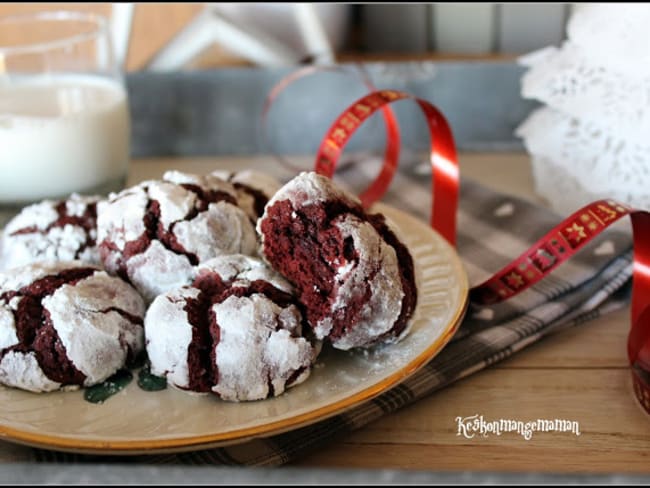 Crinkles red velvet : des petits biscuits au chocolat coloré en rouge