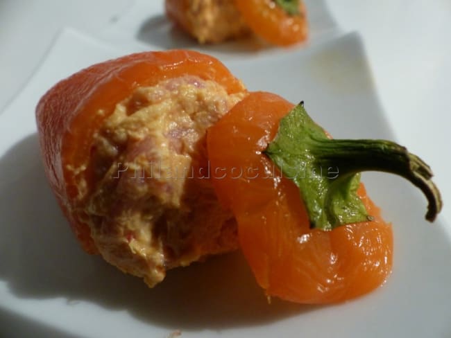 Mini-poivrons farcis à la faisselle et au jambon de Bayonne