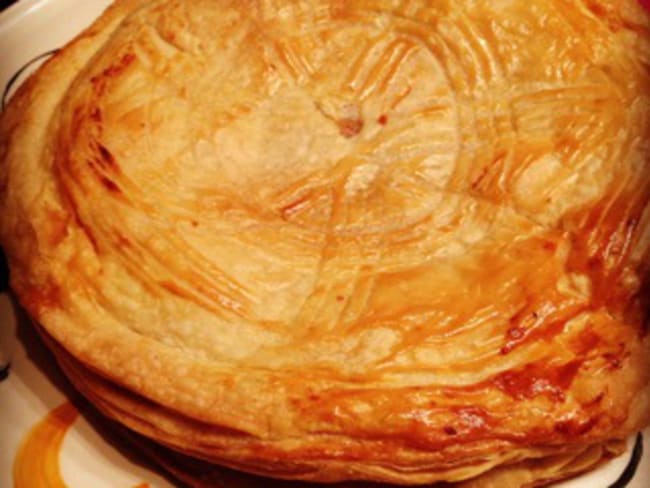 Galette des rois à la purée de framboise