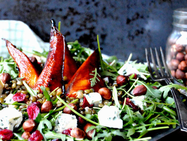 Salade de lentilles au bleu et poires caramélisées