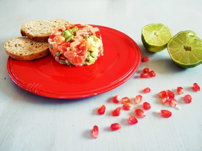 Tartare de saumon frais, avocat et grenade