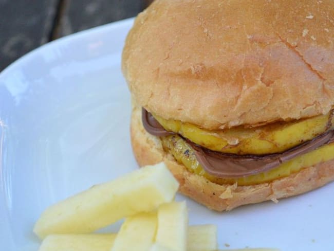 Hamburger en trompe l'œil, pomme chocolat à la plancha