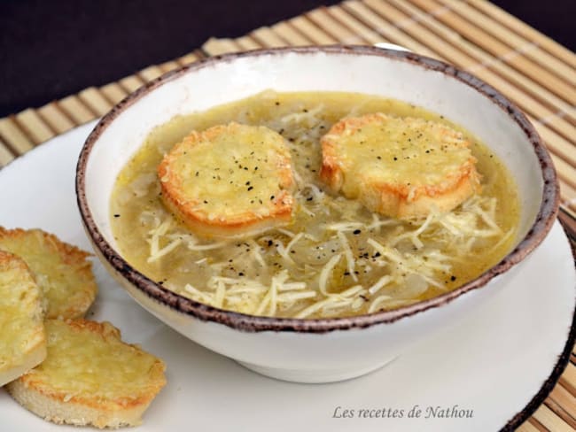 Soupe aux oignons et toasts grillés au gruyère, la meilleure de l'hiver !