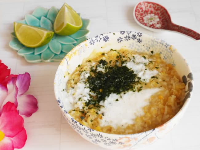 Soupe aux lentilles corail et au lait de coco