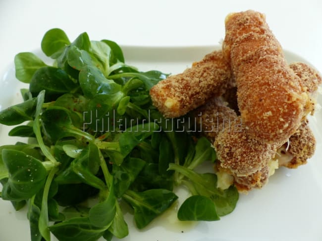 Bâtonnets de cantal panés et passés en friture pour l'apéritif