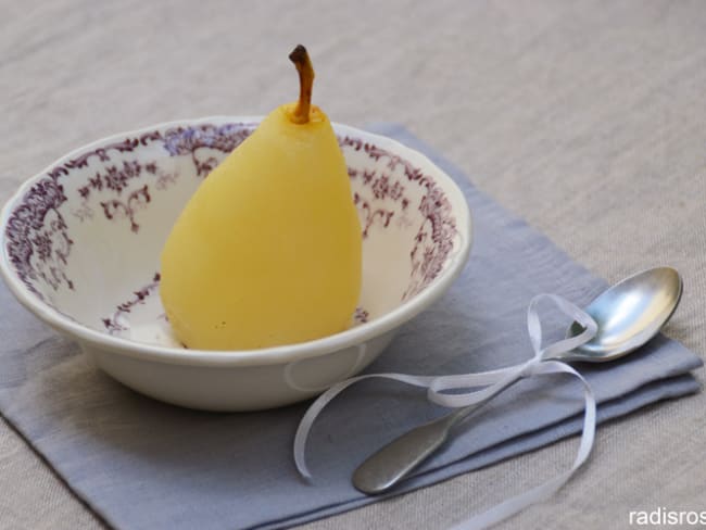 Poire pochée à la vanille