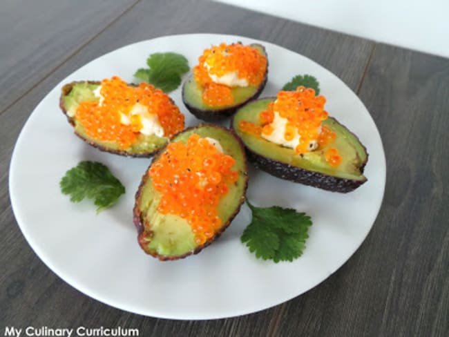 Avocats cocktail au chèvre frais et oeufs de truite