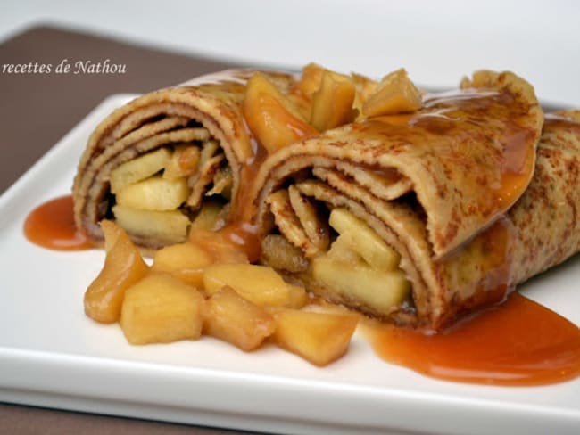 Crêpes roulées aux pommes et caramel beurre salé