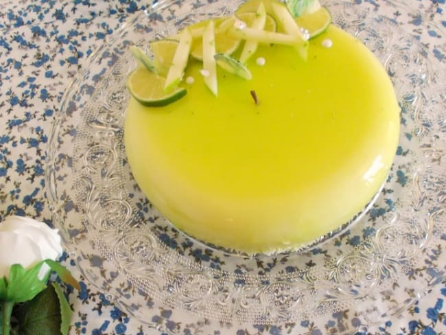 Entremet acidulé à la pomme verte, au citron vert et noix de coco