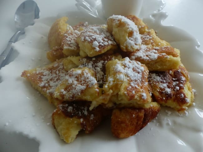 Le kaiserschmarrn autrichien ou crêpe de l'empereur