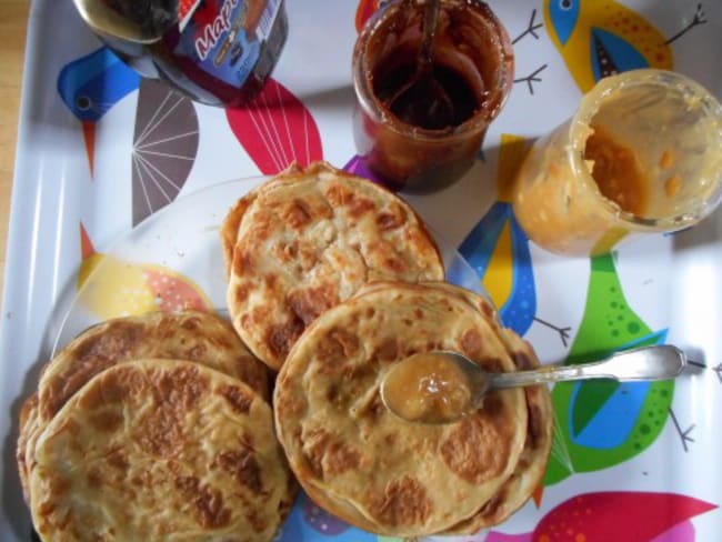 Crêpes végétales sans oeufs ni lait et pâtes à tartiner chocolat, noisettes et cacahuètes