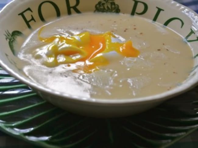 Soupe à l’ail rose, échalote grise et oeuf poché