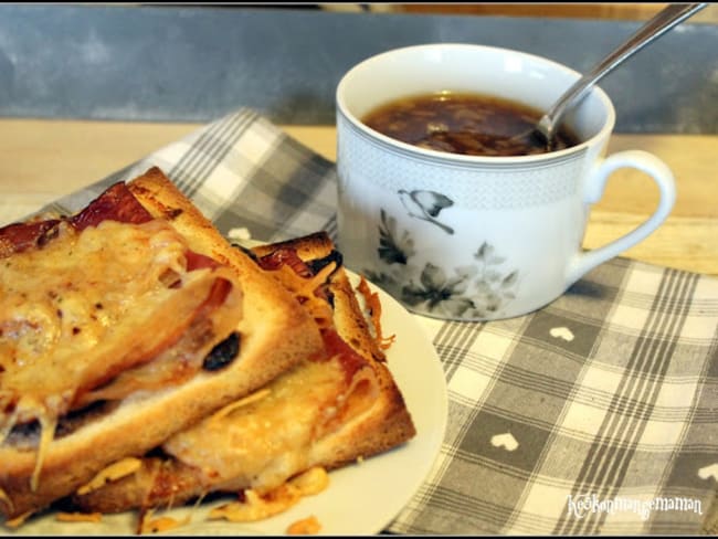 Soupe à l'oignon et tartines au jambon cru et au comté à l'oignonade