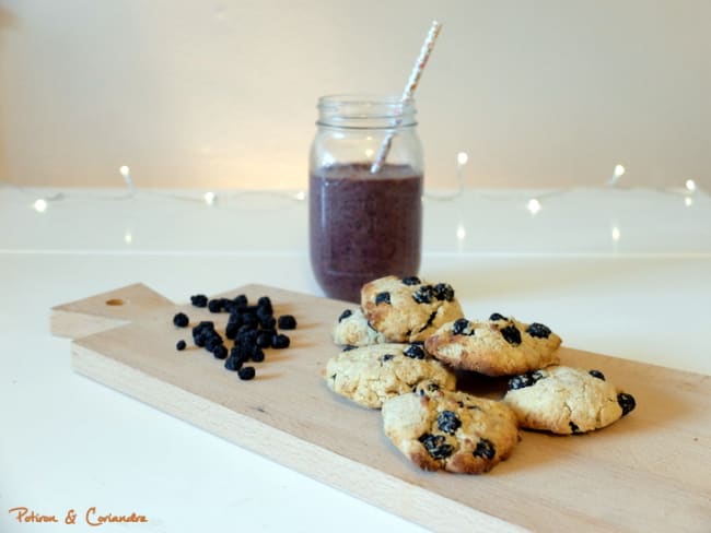 Smoothie et petits biscuits aux baies d’aronia