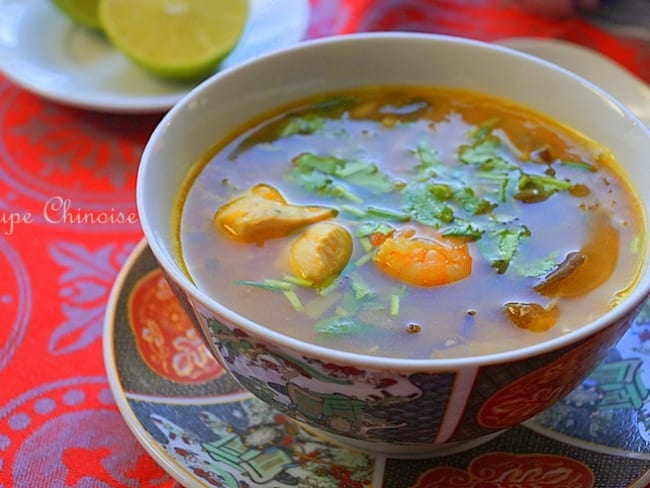 Soupe chinoise aux crevettes, poulet et vermicelles