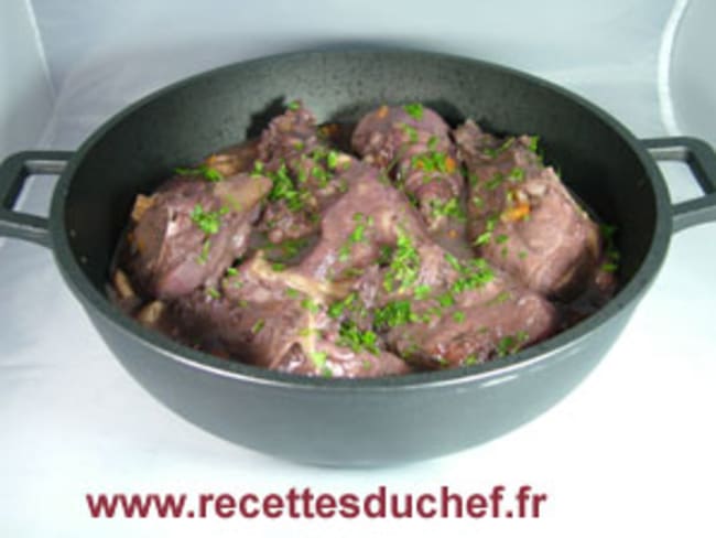 Coq au vin rouge à la charentaise (avec du Cognac)