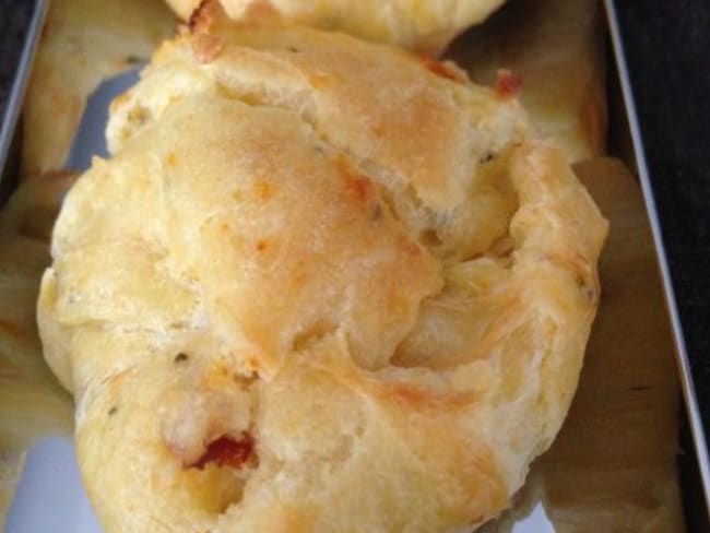 Gougères au fromage et tomates confites