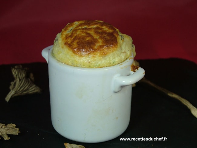 Soufflé aux chanterelles jambon cru et parmesan en mini cocotte