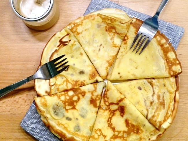 Crêpes sucrées délicieuses et bien moelleuses