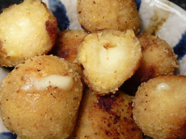 Boulettes de poulet croustillantes coeur fondant au gouda