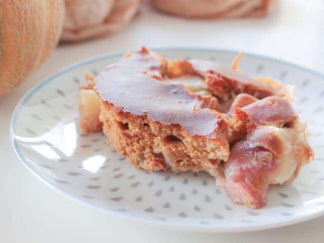 Gâteau vegan cobbler à la pêche, à l’eau de fleur d’oranger et à l’amande