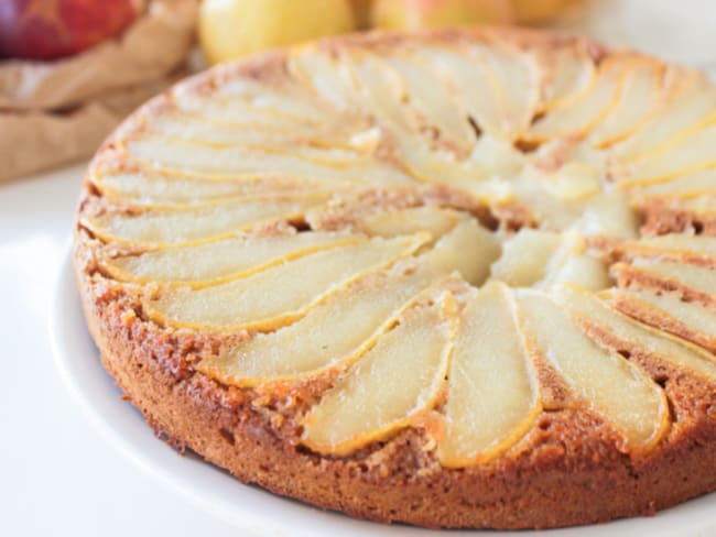 Gâteau vegan renversé aux poires à l'amande et fleur d’oranger