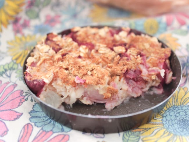 Crumble vegan de pêche rôtie à l'avoine, cannelle et fleur d’oranger