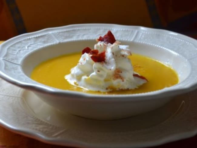 Velouté de carottes, espuma, chips et poudre au jambon de Bayonne