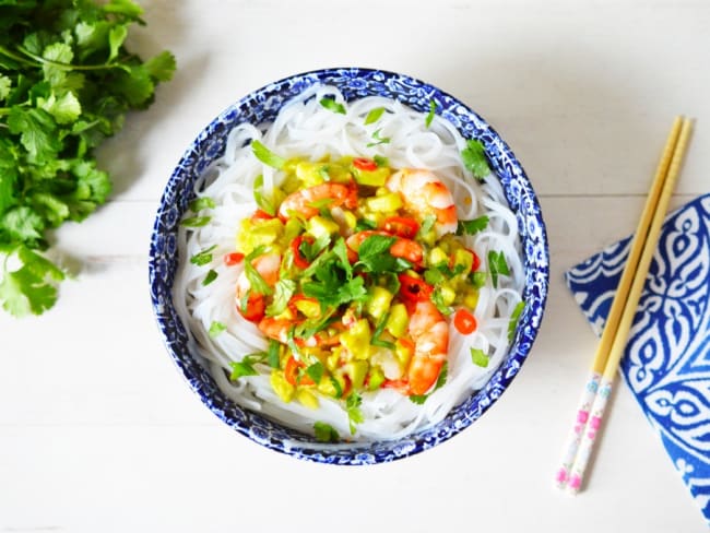 Nouilles de riz et crevettes à l'avocat à l'huile de colza