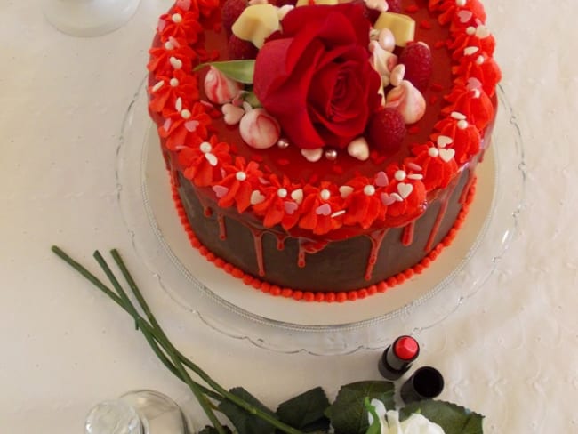 Gâteau de Saint-Valentin au chocolat cœur framboise