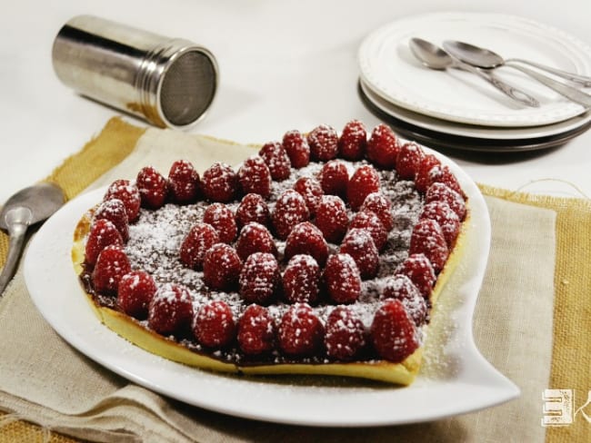 Tarte caramel beurre salé au chocolat et framboises