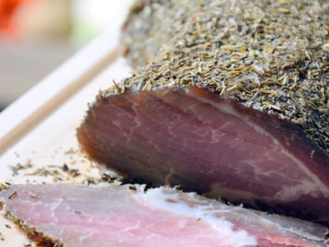 Rôti de porc salé aux herbes de Provence : une recette très ancienne