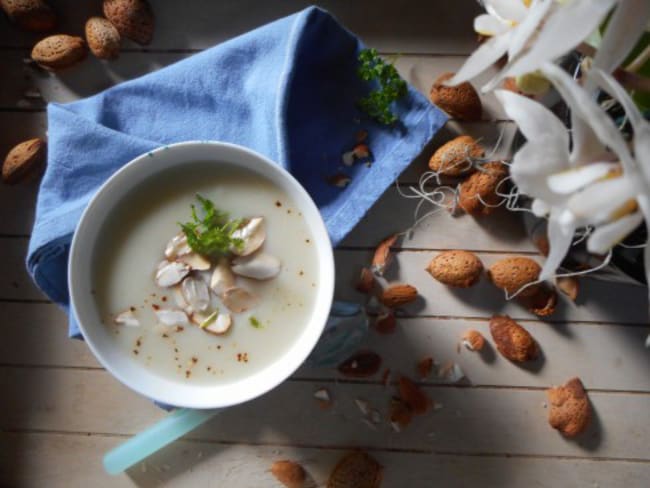 Velouté de chou-fleur aux amandes